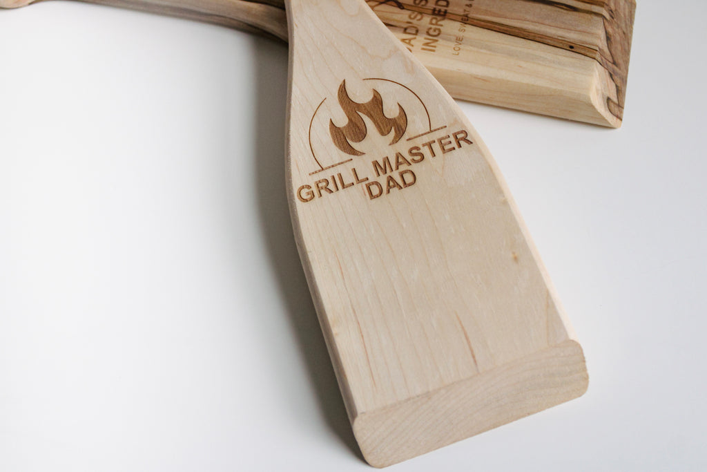 Close up image of the bottom of the BBQ scraper 